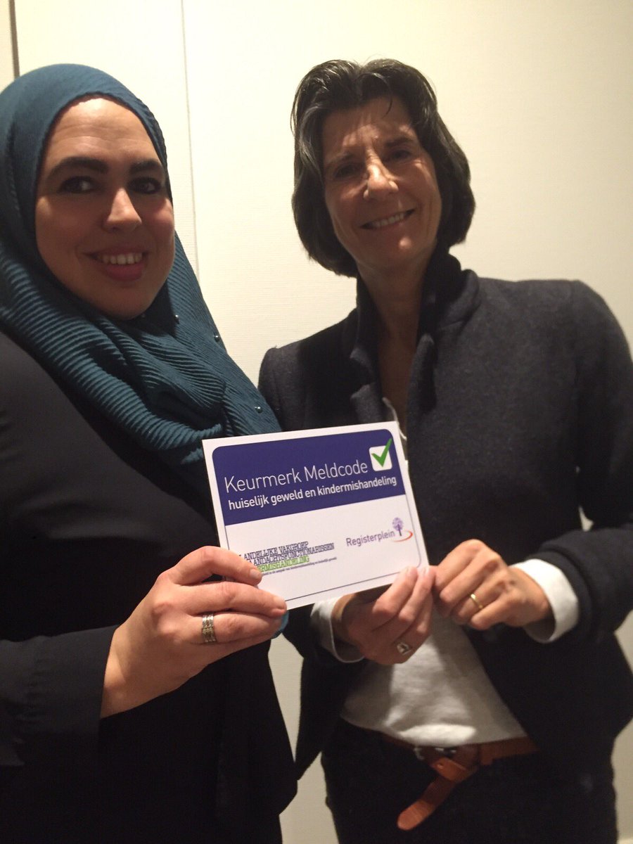 Gemeente Nijkerk: RT NadyaAboyaakoub: gemeenteNijkerk heeft keurmerk meldcode huiselijk geweld en kindermishandeling behaald, vanmiddag aan marlyklein en mij uitgereikt. Enorm trots! #weektegenkindermishandeling #dagvanderechtenvanhetkind