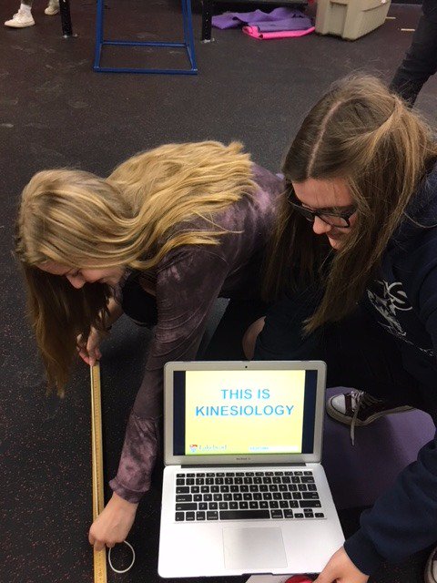 LakeheadUKIN's tweet photo. Photos from @HammarskjoldHS Intro to Kin Course
Calculating lung capacity - at rest and after 3 min activity using balloons and strings with erg for activity
#ThisIsKin #WeRKin #ONKinesiology #AKinCanHelp #PhysicalActivity #kinesiology #exercise #kinweek @CdnKinesiology https://t.co/x4IhrfJFyC