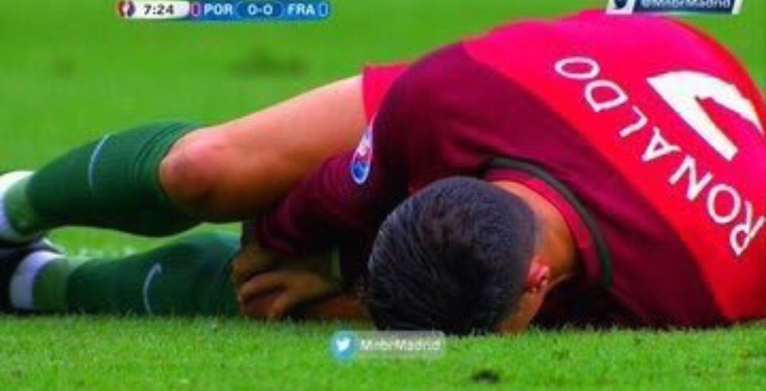 zzz2zzzz's tweet photo. #استقبال_ادواردو_بالمطار
أفضل لاعب مدريدي كرستيانو رونالدو أصيب وسقط في الدقيقة السابعه وحققوا البطوله ادواردو أفضل لاعب هلالي أصيب وسقط في الدقيقة السابعه وباذن الله تتحقق السابعه 💙💙💙 https://t.co/ozlkiGfBpk