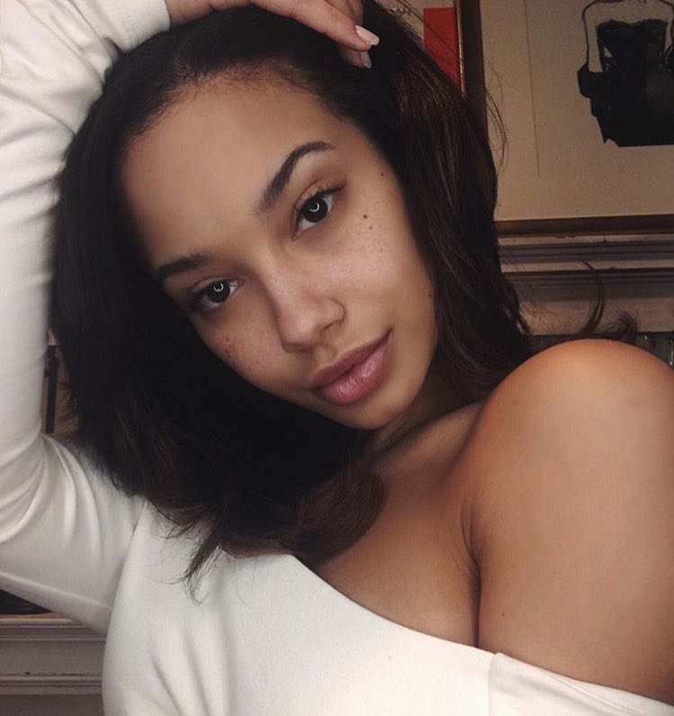 🖤Jeśli chodzi o twój dotyk to jestem niczym umierający z głodu człowiek na bankiecie 🖤