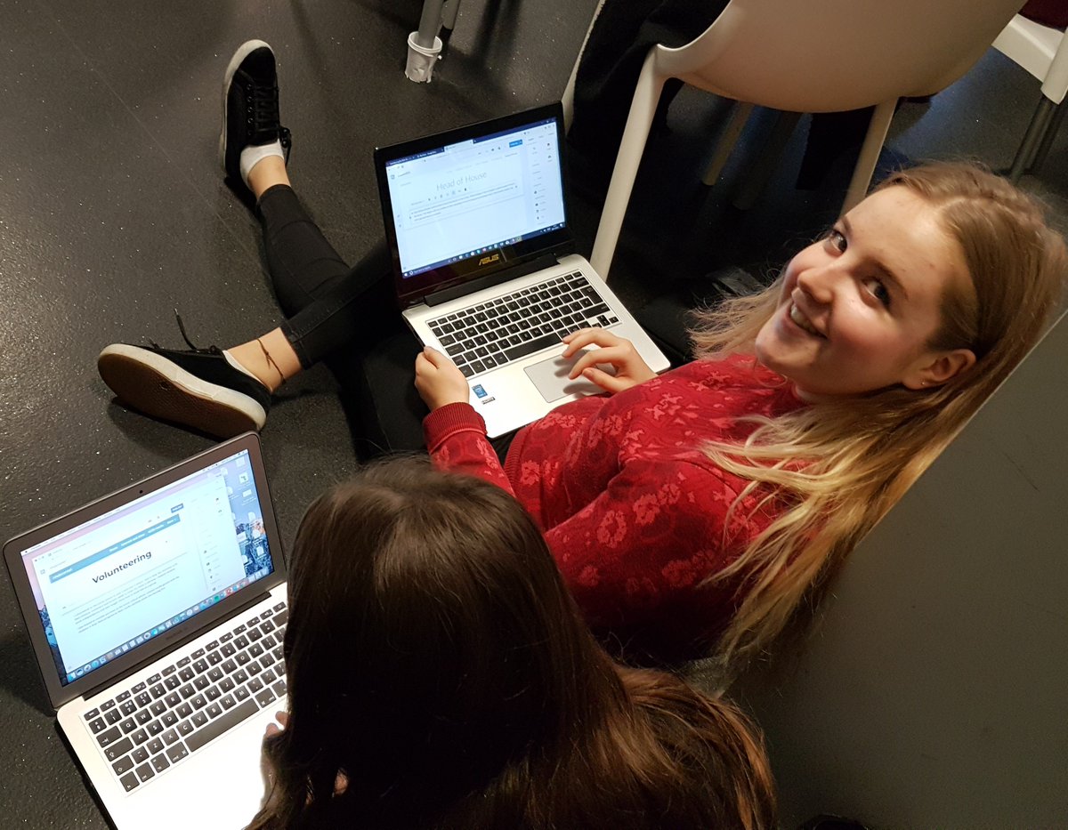NorthamptonHigh's tweet photo. Building #ePortfolios online profiles @NHS6F making decisions about the contents, style and look using @GoogleForEdu Sites. #TakeControl #DigitalFootprint https://t.co/3l3nh0D7mo