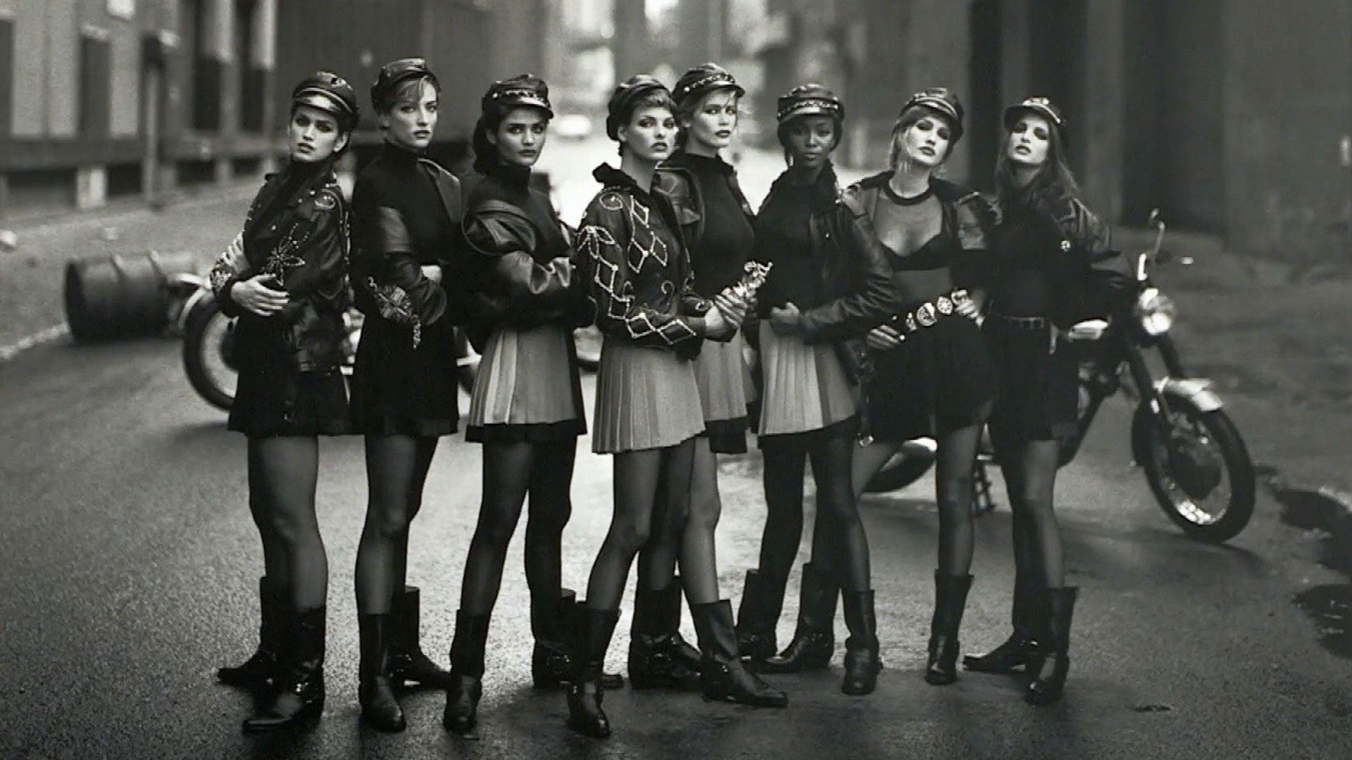 Happy birthday to the legendary photographer Peter Lindbergh. 