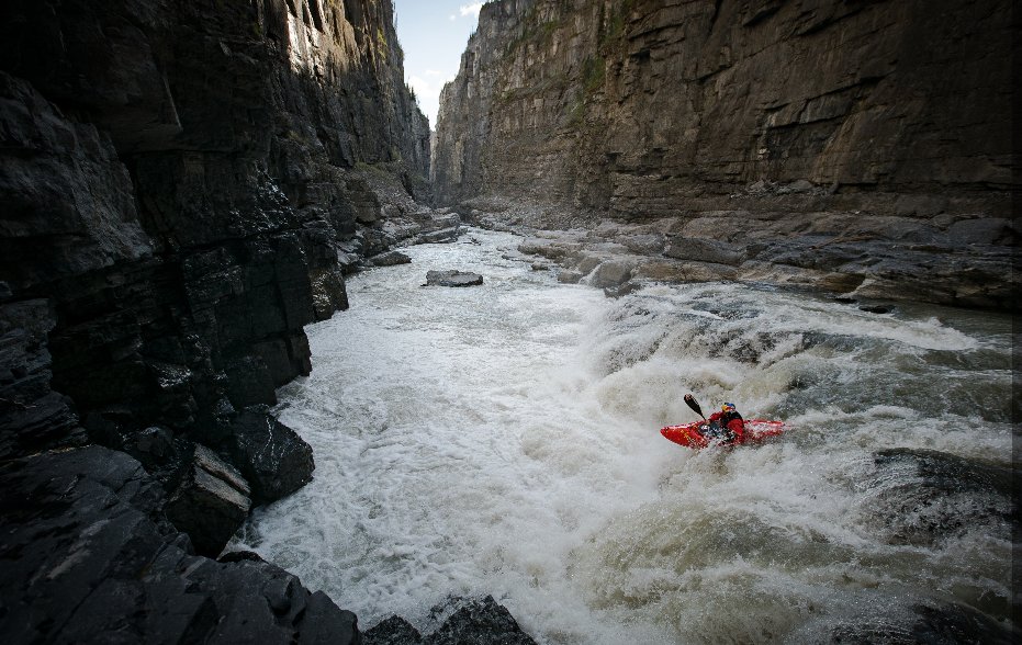 kayakSessionMag's tweet photo. Follow Aniol Serrasolses, Gerd Serrasolses, & Benny Marr on an epic journey around the Northwest Territories in Canada. The slave river, the Scimitar Gorge and Alexandra falls in one trip!!! #whitewater #canada #1stD #Northwestterritories #kayaksession https://t.co/hspCnjLkiq