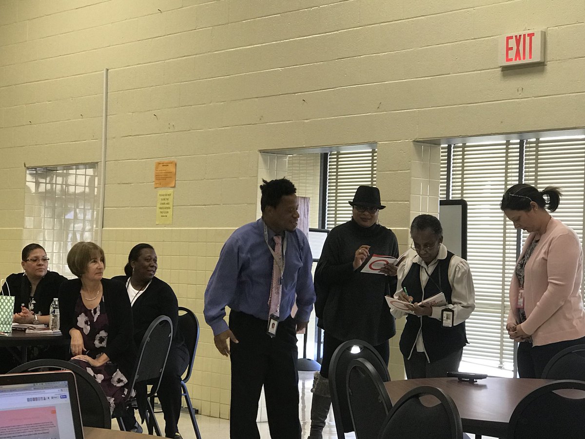 PDLadyConsults's tweet photo. Had so much fun creating #Tableaus to demonstrate #212degreesOfService by #MacAnderson #ExceptionalService101 @HJBrent @phil_catania @loucresha @MsReadingDoctor @pgcps https://t.co/eBLahSGT0B