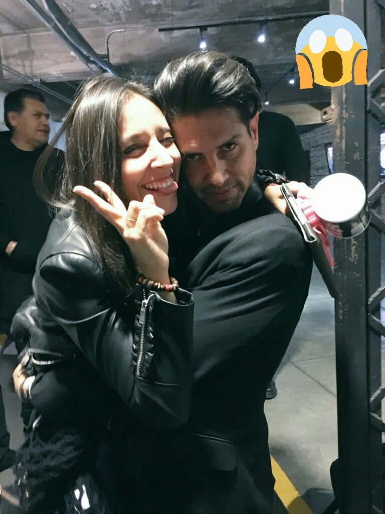 wairixx's tweet photo. #Amiguirris #PinkyPromise 🙊 #TbcTour @pedrokaste https://t.co/ifk0S8vWBt