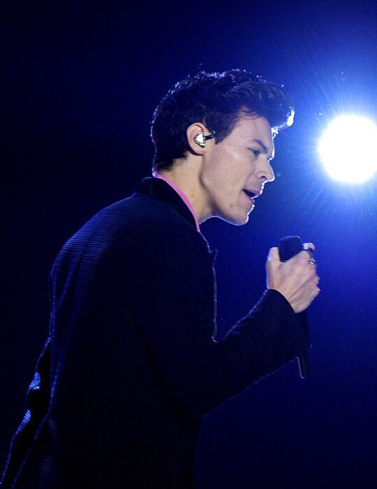 Harry a atuar no Victoria’s Secret Fashion Show em Shangai // 20 de Novembro 2017.