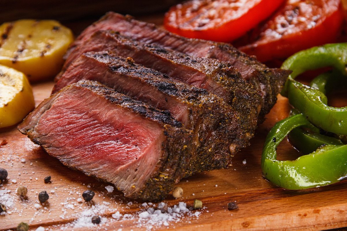 3_Blackbirds's tweet photo. ** STEAK LOVERS OFFER ** 🥩
EVERY TUESDAY
40-60 day aged 8oz Rump
+Served with fries, vine tomatoes, aioli and rocket. 
+Any Side 
+Drink (Any draught + house wine)
FOR £19.50!! https://t.co/Eev4ZsXE68