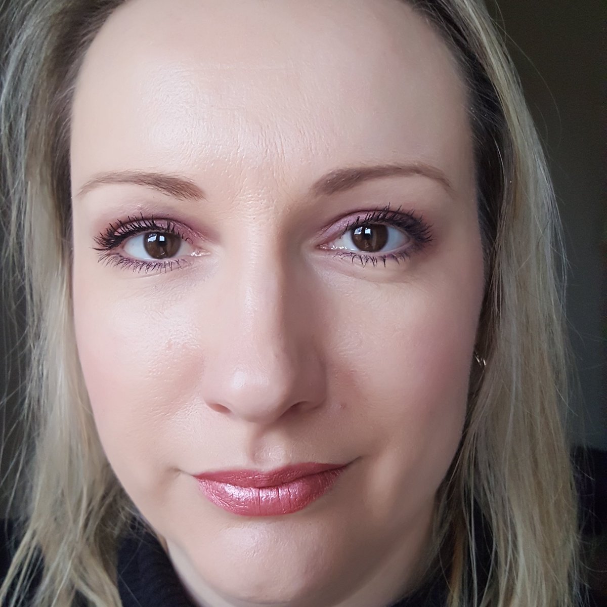 shimmerglitz10's tweet photo. Day 20 - Pink makeup using Unicorn Palette 5 and Metallic Splash Lipstick #pinkmakeup #metallicsplash #unicornpalette @Younique_Corp https://t.co/uyAODRKzgu