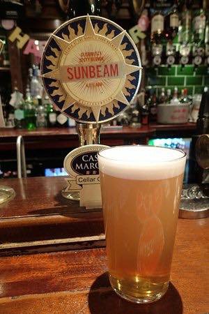 TheLonglands's tweet photo. ITS MONDAY!!!

Pint of Sunbeen for only £2.20!!🍺🍺

That’s 4 pints for under a Tenner!!!
#stourbridge #pub #sunbeem #oldquater #longlandstavern https://t.co/5AnyLx2kaS