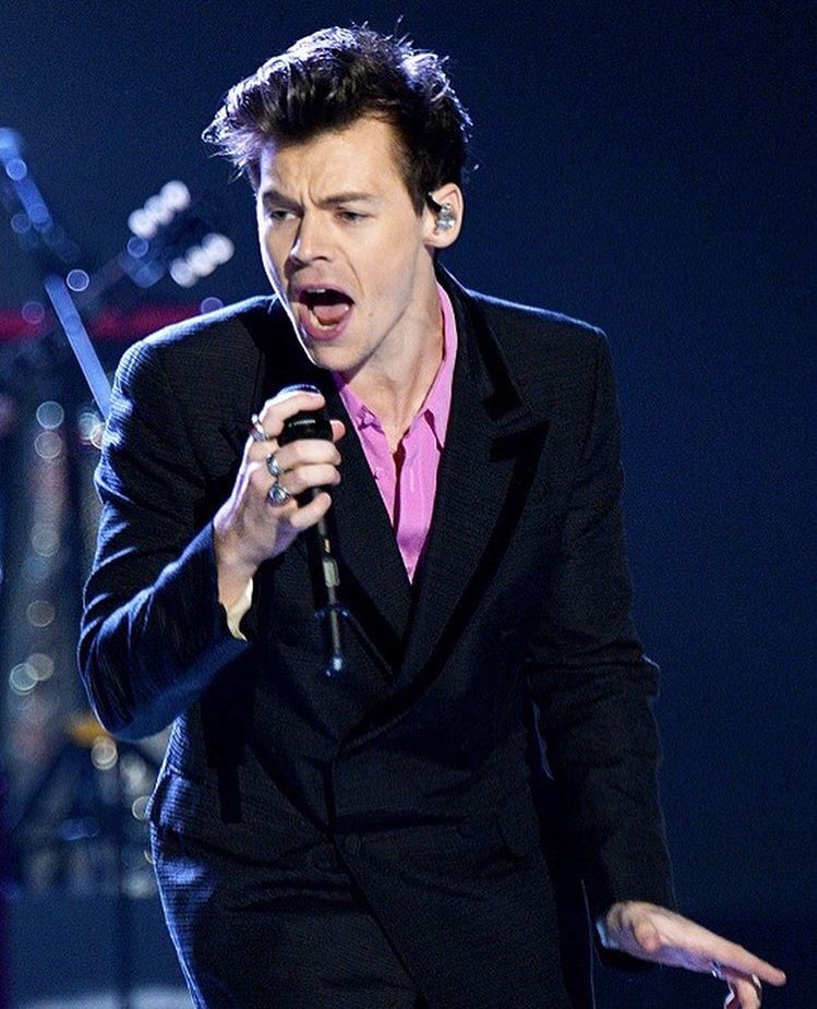 Harry a atuar no Victoria’s Secret Fashion Show em Shangai // 20 de Novembro 2017.