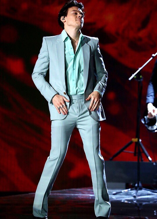 Harry a atuar no Victoria’s Secret Fashion Show em Shangai // 20 de Novembro 2017.
