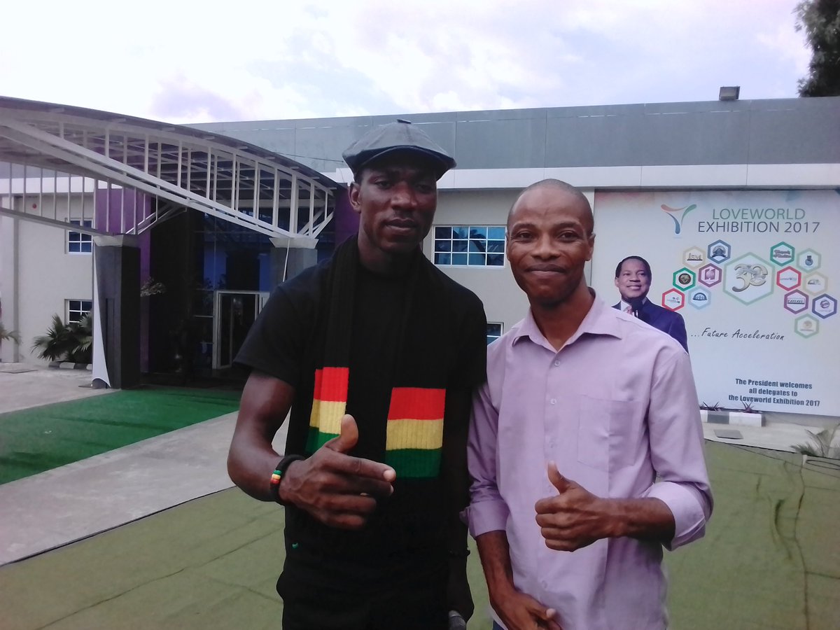 onyekachilorenz's tweet photo. @LoveWorldEvents @BLW_IPPCPress @pstlove @Bigtoonzmusic @LoveWorldUSA @Benny_Hinn @Buchibwai 3. Before leaving the platform, the amazing Reggae Champ @st_onoge was kind enough to pose with me for a photoshoot. Huge thanks Sir!
#BLWCelebrates30years #IPPC2017 https://t.co/I7MUYVwml9