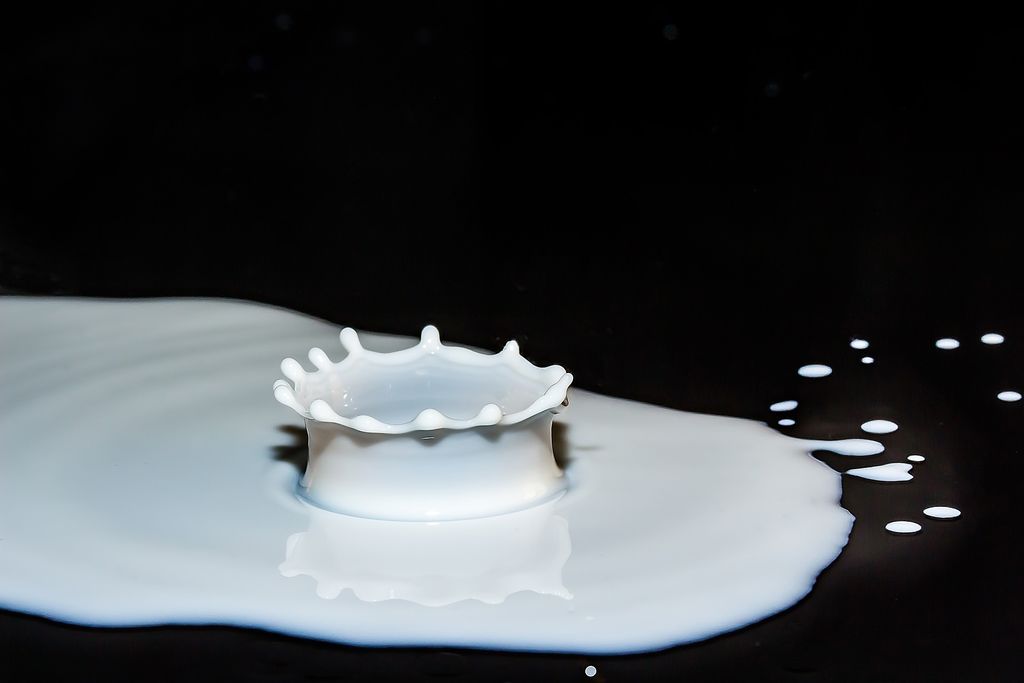 OmniaCosmetics's tweet photo. #ProTip: If you have #darkspots on your skin, soak a cotton in milk, and apply it to the desired area. Allow it to dry overnight and then wash it off in the morning.  #skincare #antiaging #acnefree #skincaretips https://t.co/3OMR9hByhJ