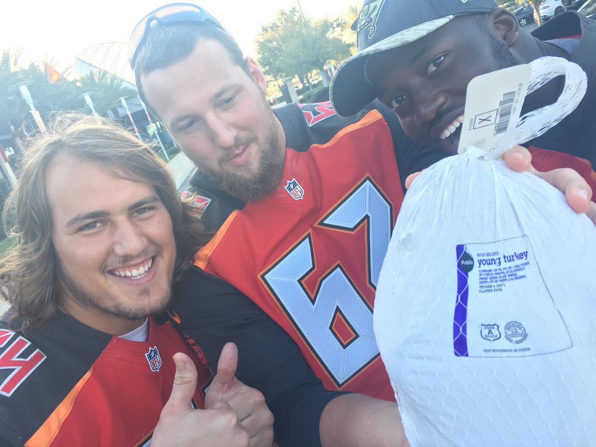 AngelaWTSP's tweet photo. It’s that time of year again #TurkeyTimeWithTheOLine #Bucs feeding 1,000 needy families this year. @Ry_Bass live at 5:20 and 6:20. #WTSP https://t.co/HbYNL2K7gH