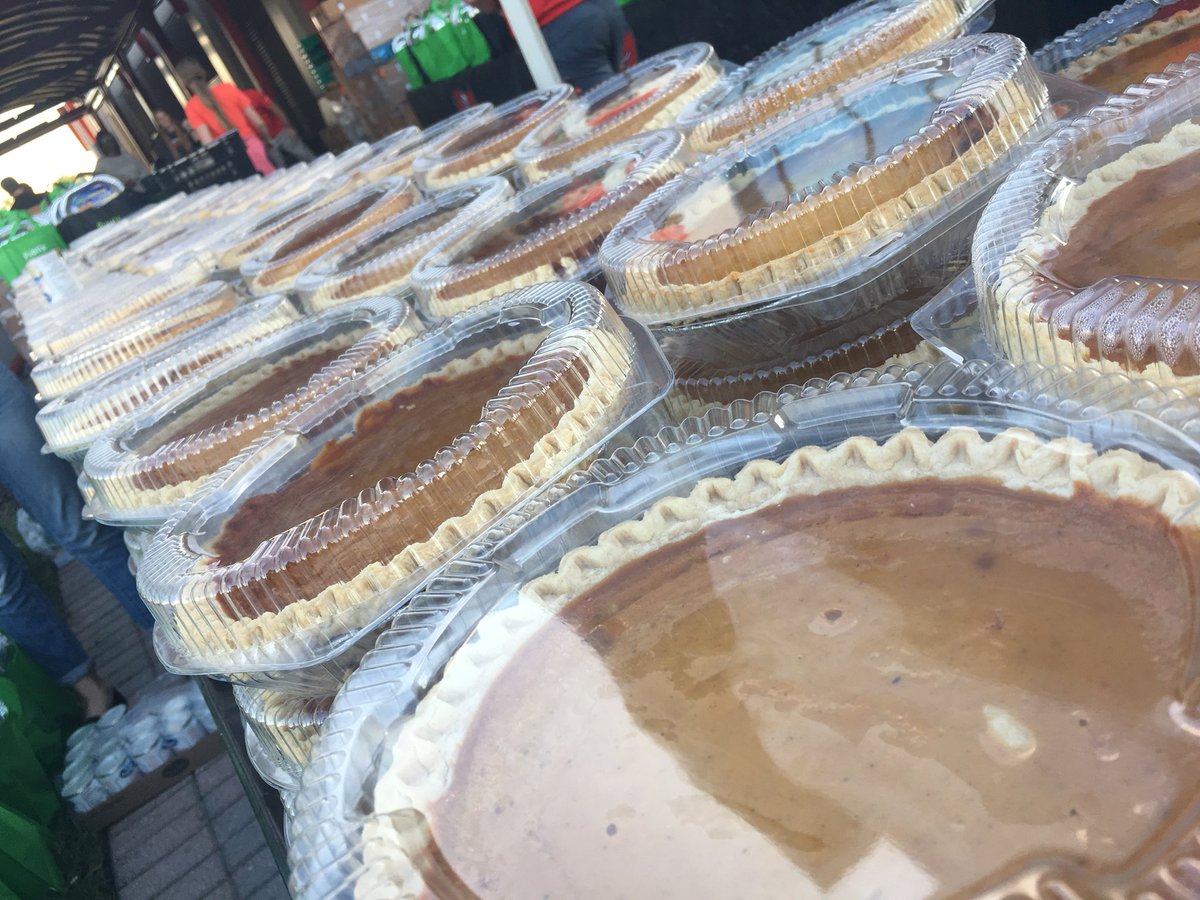 AngelaWTSP's tweet photo. It’s that time of year again #TurkeyTimeWithTheOLine #Bucs feeding 1,000 needy families this year. @Ry_Bass live at 5:20 and 6:20. #WTSP https://t.co/HbYNL2K7gH