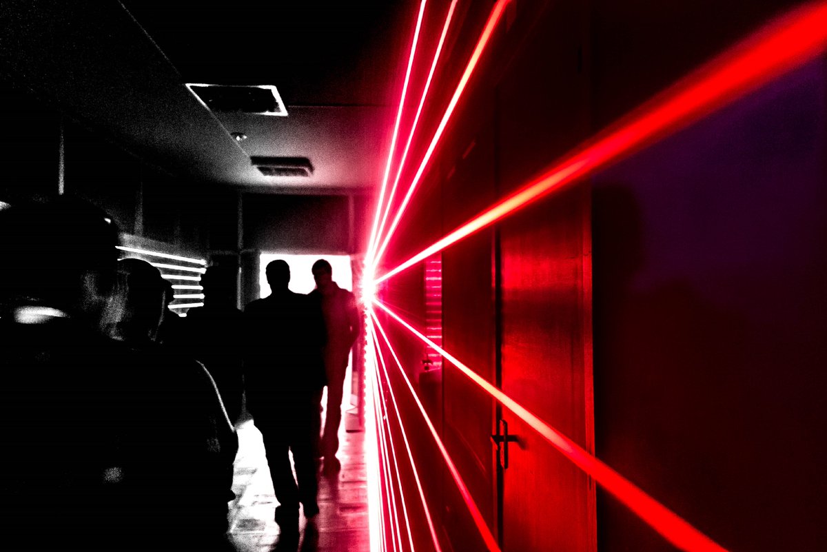 r0_hw's tweet photo. #zeronights 2017 #laser installation https://t.co/DsOylemBbc