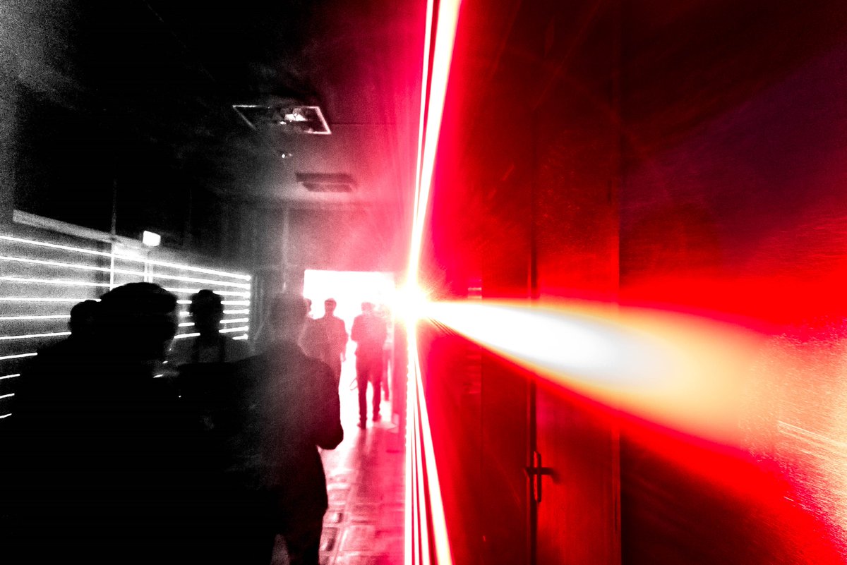 r0_hw's tweet photo. #zeronights 2017 #laser installation https://t.co/DsOylemBbc