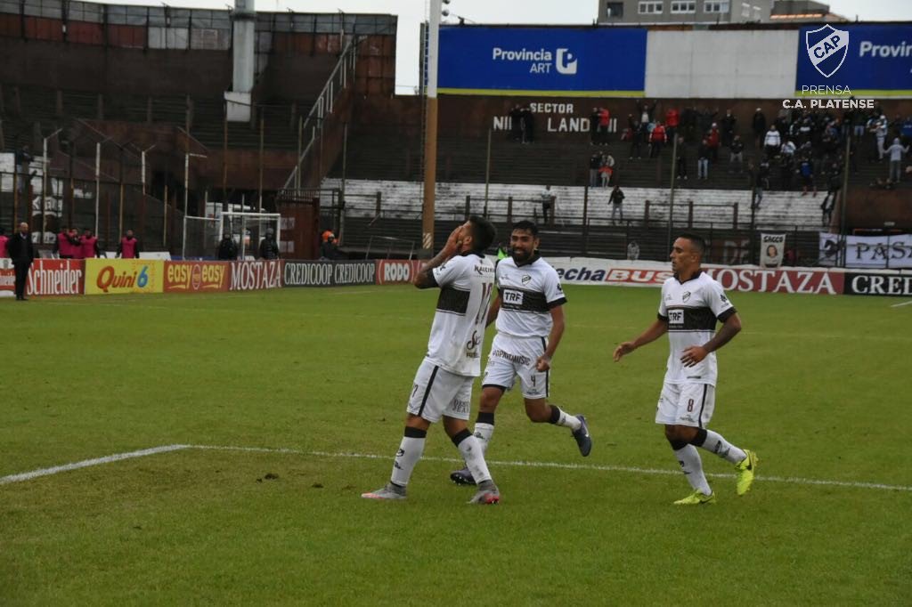 caplatense's tweet photo. [Fútbol] Con este gol, Gianluca Pugliese puso el empate 1 a 1 en el partido de su debut con el primer equipo. https://t.co/RfftLKRrjn