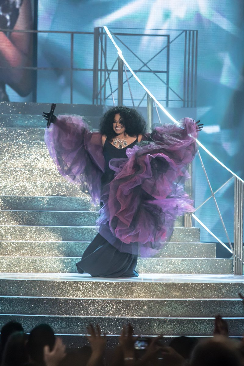 AMAs's tweet photo. Our very own Diamond Diana on stage at our 45th American Music Awards! Our favorite songs are now available on her latest album: https://t.co/f7cDPinVhO #MsROSSxAMAs https://t.co/OjlzqakDcP
