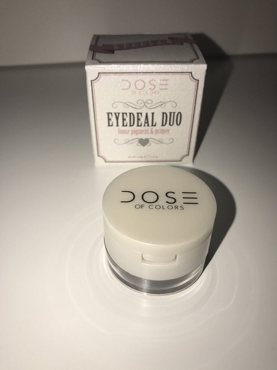 Jami_Rae's tweet photo. I have this @Doseofcolors βeyedeal duoβ loose pigment & primer in the color Stellar. π« Itβs dark blue. π Blue is kinda outta my comfort zone. π€ I need some inspo, makeup lovers...send me some blue eye looks, please. ππ #Makeup #Beauty #JamiRae #MUE π€ https://t.co/OpEGbLttdp