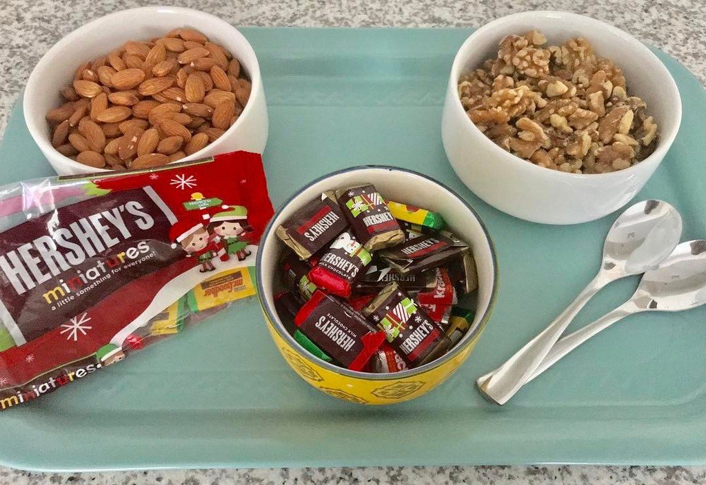 TheLearningStep's tweet photo. Holidays are all about celebrating with the family and friends. And when it comes to making the most of celebrations, Hershey’s Holiday Miniatures make it all the more fun 😊
#sponsored, #welcomehappy, #hersheys, @hersheys https://t.co/kjmMjAxHiY https://t.co/NOdMHwUIqB
