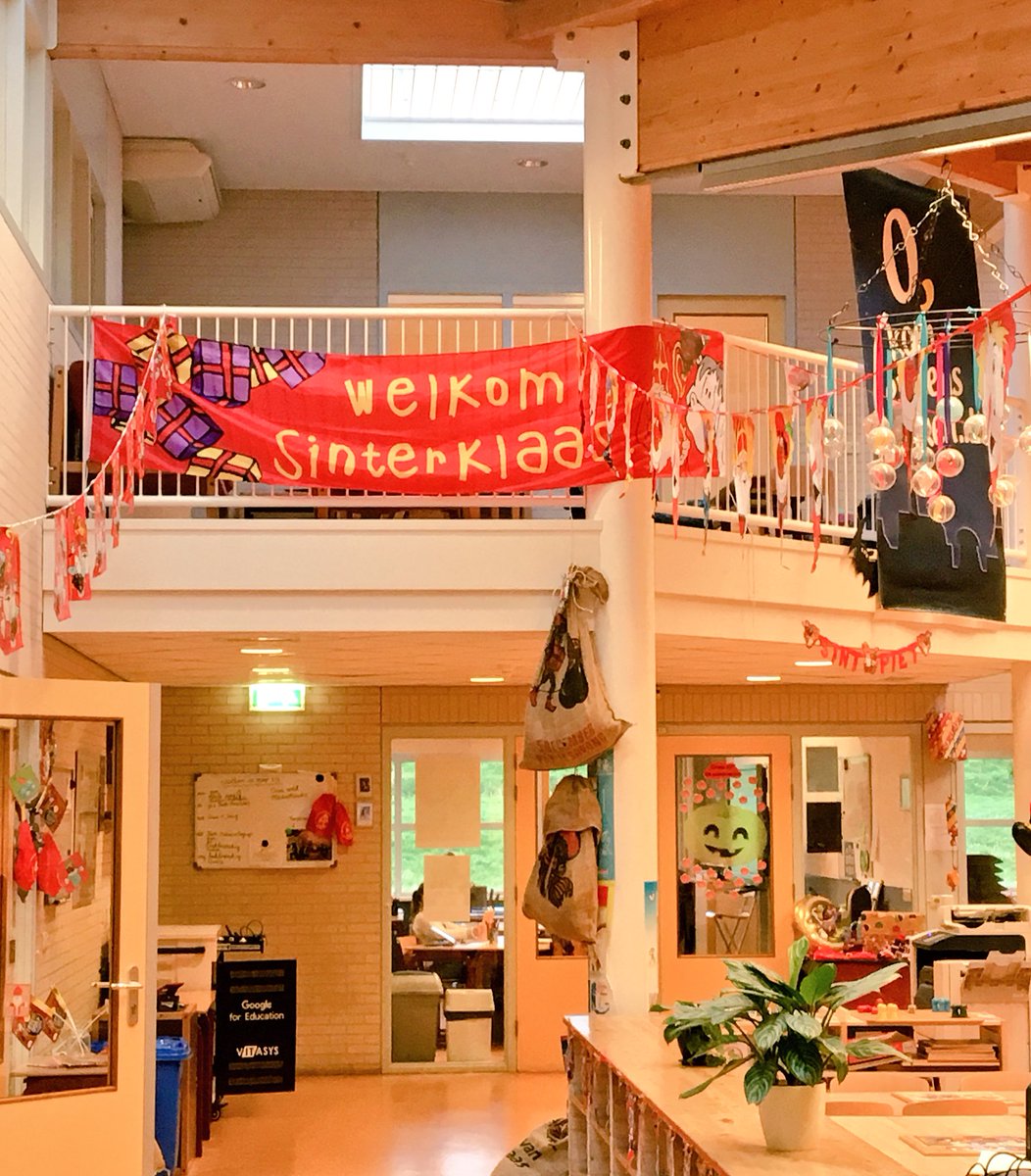 GMajellaRKBS's tweet photo. ๐ถ Hij komt, hij komt... ๐ข En wij zijn er klaar voor! #school #versierd #ouderhulp #dankbaar https://t.co/W0Zh7pgkm7