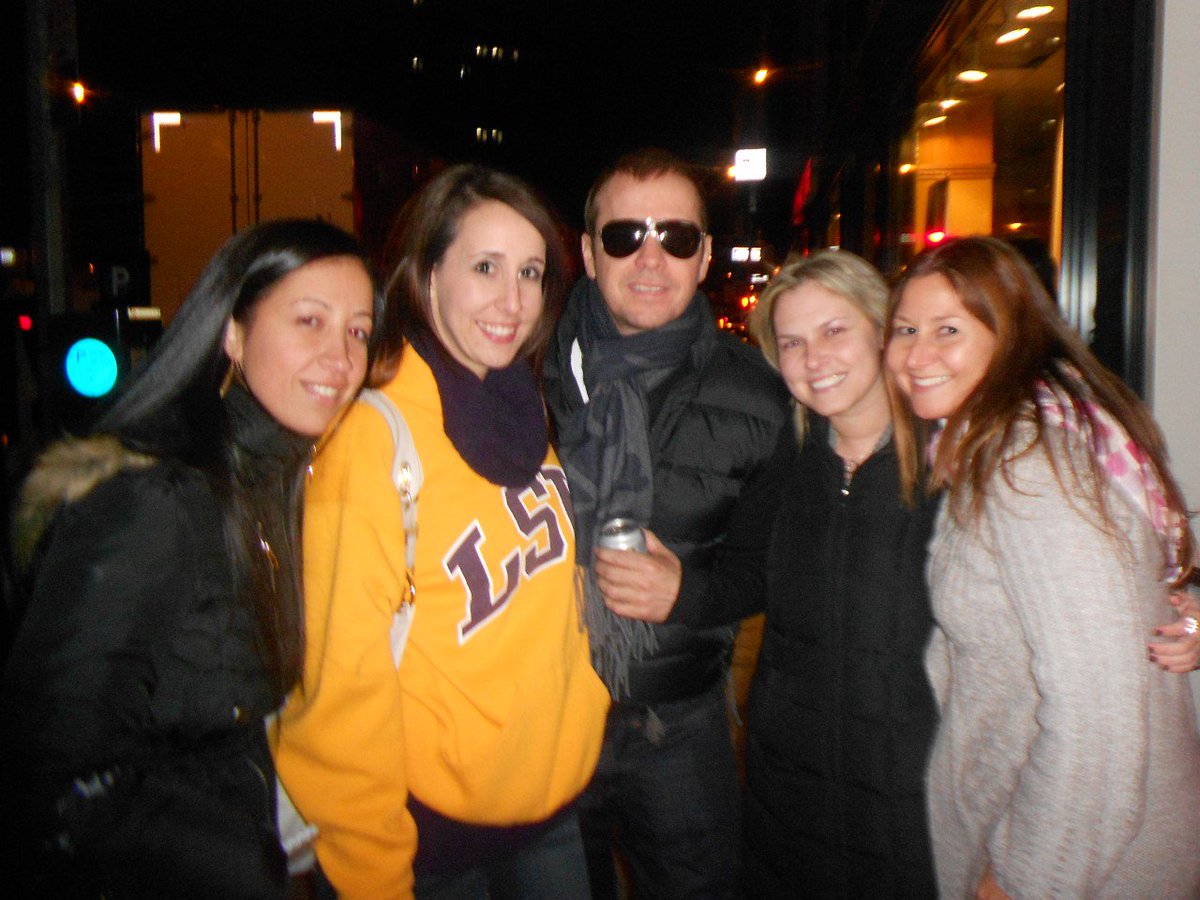 Mleonard0128's tweet photo. How was this November of 2011?!?!?! @Big_Ups @DonnieWahlberg @DEWMeBaby .... I'll get back up there ONE DAY.... #pizzadates https://t.co/nSBtUyx68Y