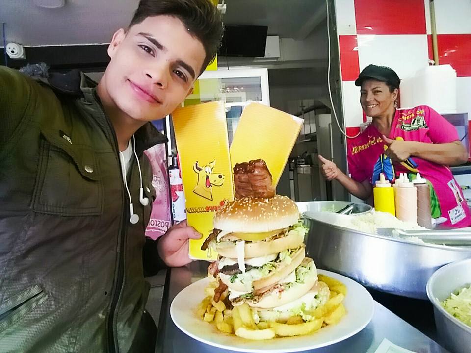 PerroMonoQ's tweet photo. Buenas tardes #perromonistas los esperamos. https://t.co/RgqvMG2wKo