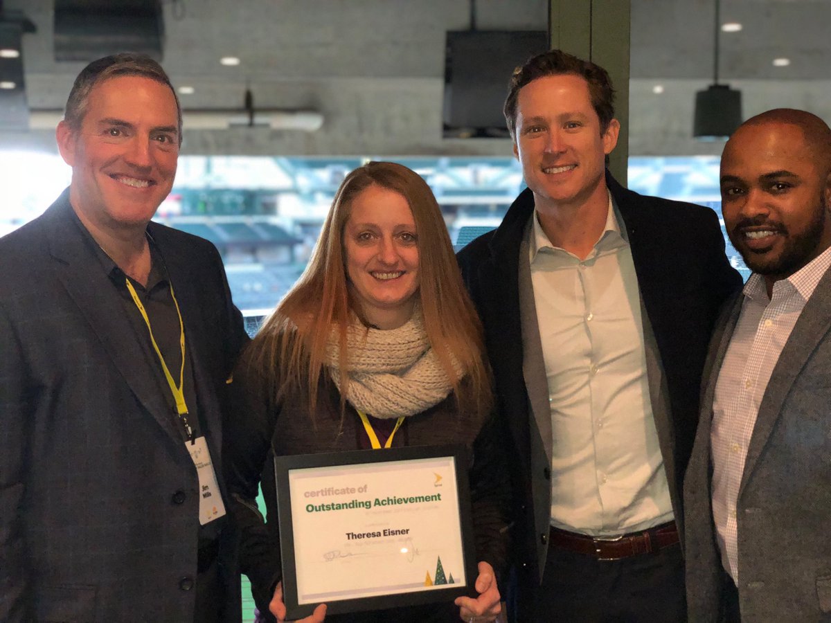 ZE_Complete's tweet photo. Celebrating the top @TEPPlus Performer in Wisconsin! #WeGotYouCoveredILWI @jimmills22 @DG_TEP @Sprint4Chi https://t.co/t99q05KGrH