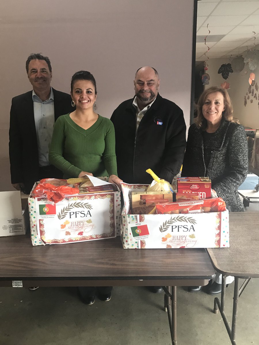 DavisStreetComm's tweet photo. THANK YOU SO MUCH @MYPFSA for coming by and donating two full turkey dinners for our Holiday Basket Program!! #HelpingOthersHelpThemselves https://t.co/FrQtF6iRYR