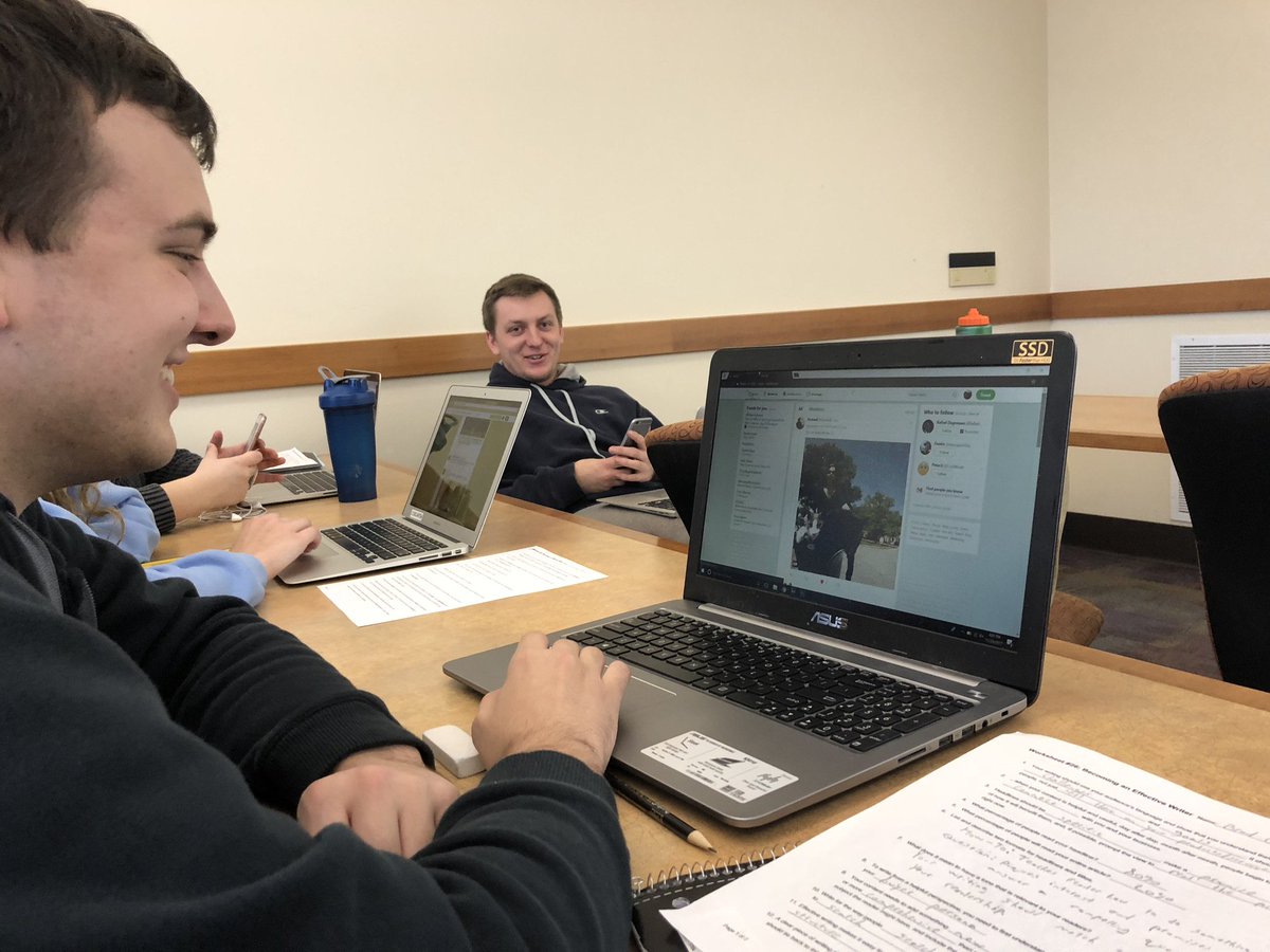 UWODigitalMktg's tweet photo. Using @Twitter to learn about social media in the @UWOshkoshCOB Digital Marketing Class. #DMClassChat https://t.co/kLWGB02w9R