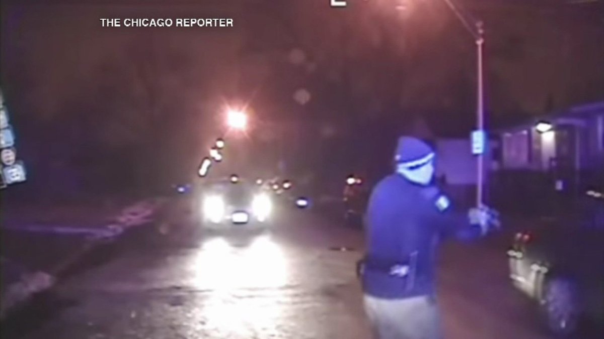 ABC7Chicago's tweet photo. JUST IN: CPD officer who shot at car full of teens sentenced to 5 years in federal prison: https://t.co/Ka9GUQFlts https://t.co/IuXUfQroJ7