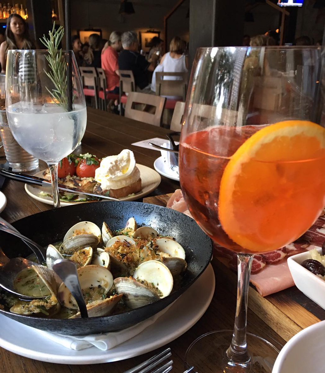 redashatx's tweet photo. Spritz up your week at our daily happy hour. 4:30 to 6:30, $2 off cocktails and special pricing on apps, salads &amp; small pastas. https://t.co/iY0XP3Wpmr