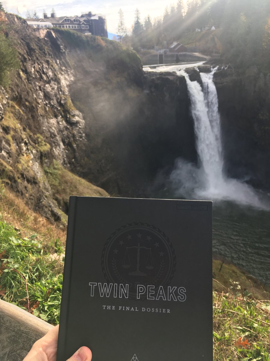 _KLind's tweet photo. @mfrost11 I can think of no better place to wrap up reading this amazing story, than the town where it all began... Thanks for the amazing ride! @Kyle_MacLachlan @DAVID_LYNCH @sssutherland @sherilynfenn1 @BigLeeMarvinFan @JohnPirruccello @ThatsOurWaldo @SHO_TwinPeaks #twinpeaks https://t.co/jvyIqLsYoL