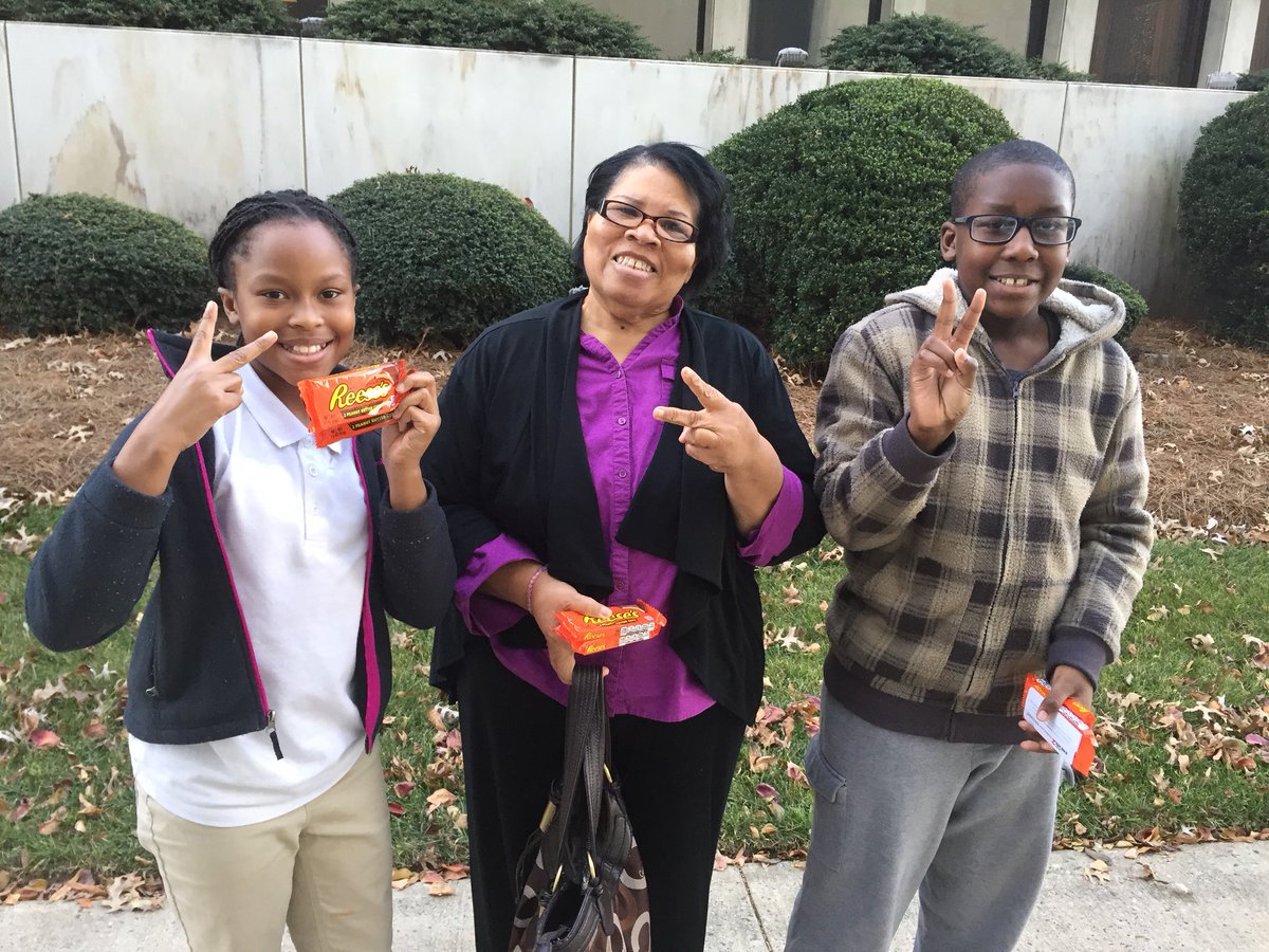 AlmaJMcCarty's tweet photo. We love our @WFMY viewers in High Point! 😍😍 #2BeSweet https://t.co/gohvCtQR7r