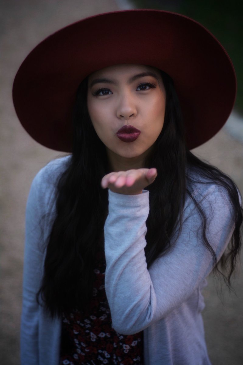 HarelMilan's tweet photo. She’s beautifall 🍂 #FallShoots https://t.co/cg7C9bdJII
