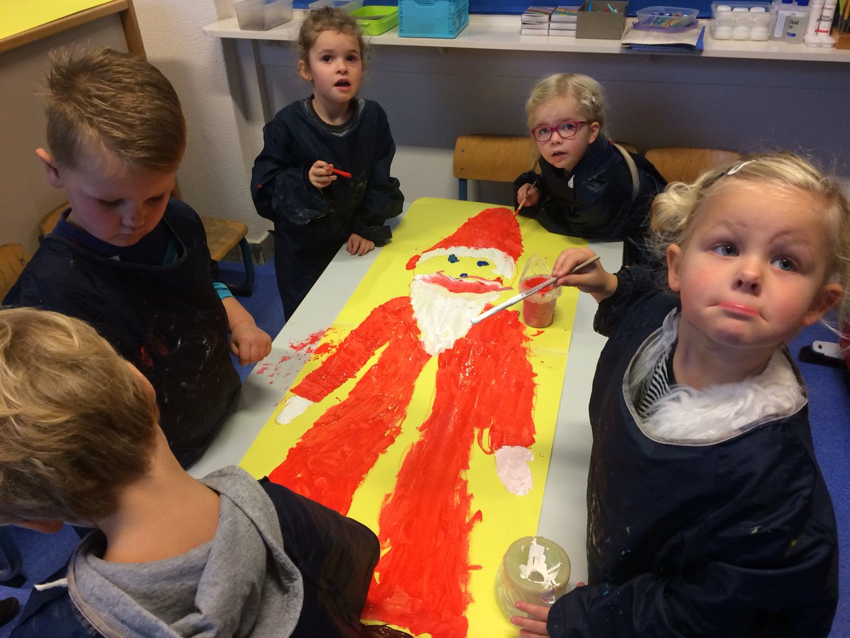 Bernardussv's tweet photo. Leerlingen van groep 1 schilderen samen Sint! Mooie #synergie. #gewoonte6 #TheleaderinmeNL @TheleaderinmeNL @StichtingKonot https://t.co/IECZp6lWiB