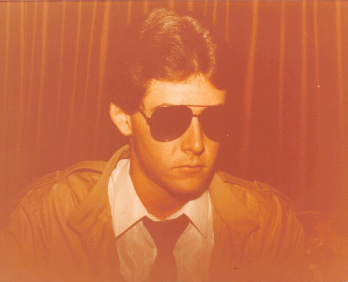 TVCarlosGranda's tweet photo. Hey @ParisHilton I was doing selfies back in 1983 when I was hoping to be a rock star. My aviator glasses are back in style. Maybe my Member’s Only jacket will come back someday!
#lastmember #ParisHiltoninvented https://t.co/gZwE09VxEo