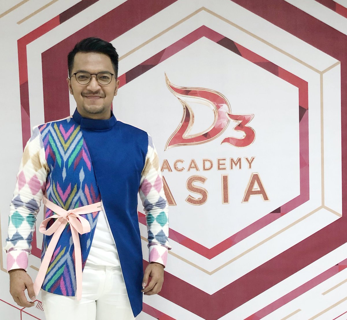 ihsantarore's tweet photo. thanx all for watching DA ASIA 3 #daasia3 #ihsantarore https://t.co/R167VwGlJR