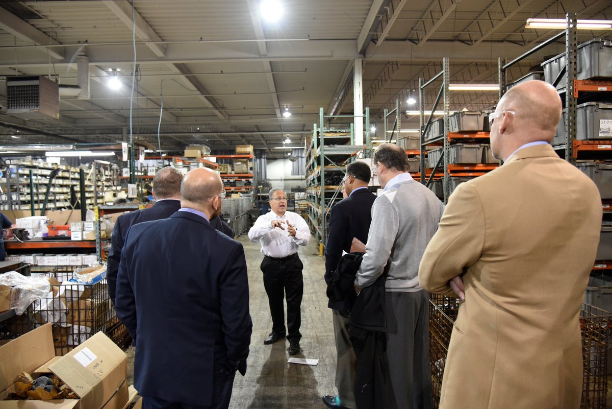 MERA_org's tweet photo. Paul Schuck, managing director, Undercar Express, leads a tour of the Undercar Express brake caliper remanufacturing plant during the MERA Executive Council Meeting, Nov. 14 โ 15, 2017, Cleveland, USA. #ManufacturedAgain https://t.co/ZbcVbzlUGZ