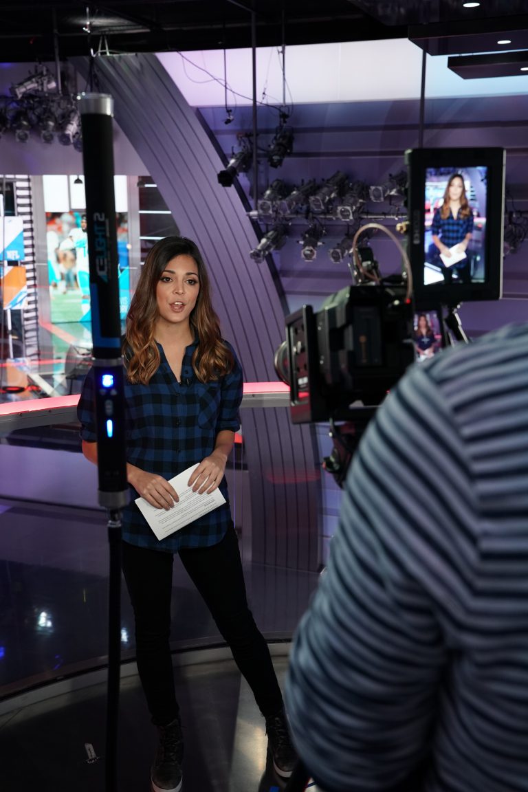 thesvgdigital's tweet photo. Inside @espn's new twice-daily @SC_ESPN on @Snapchat. #ESPN #SportsCenter https://t.co/NtYwWKLJEa https://t.co/I7tQo0Hnuj