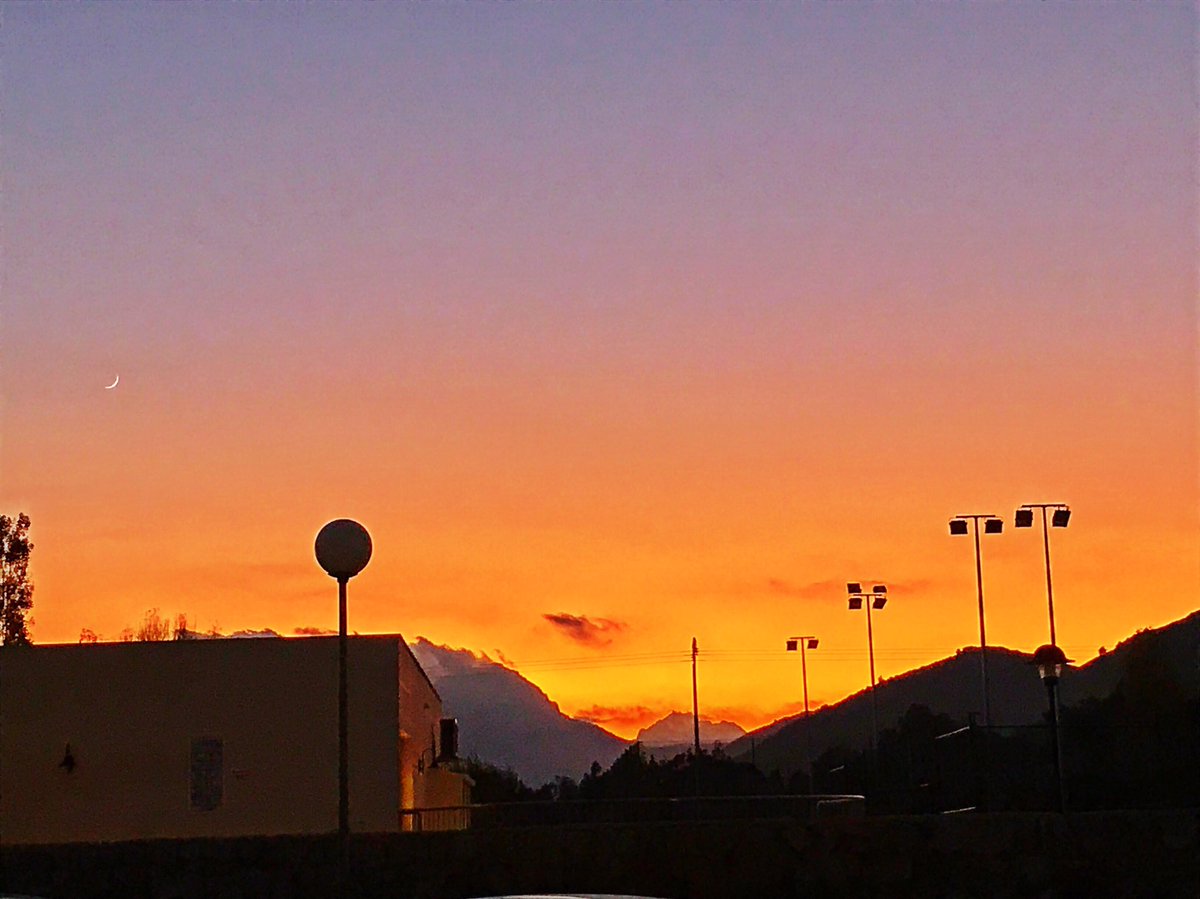 OttilieQ's tweet photo. Sunset outside the gym ¡precioso! ¡es lo mejor! Puig Major in the distance 😙👌🏽#OQTrainFast #sunset #moon #gym #beautiful  #training #cycling #photooftheday https://t.co/CHZYgoI8ax