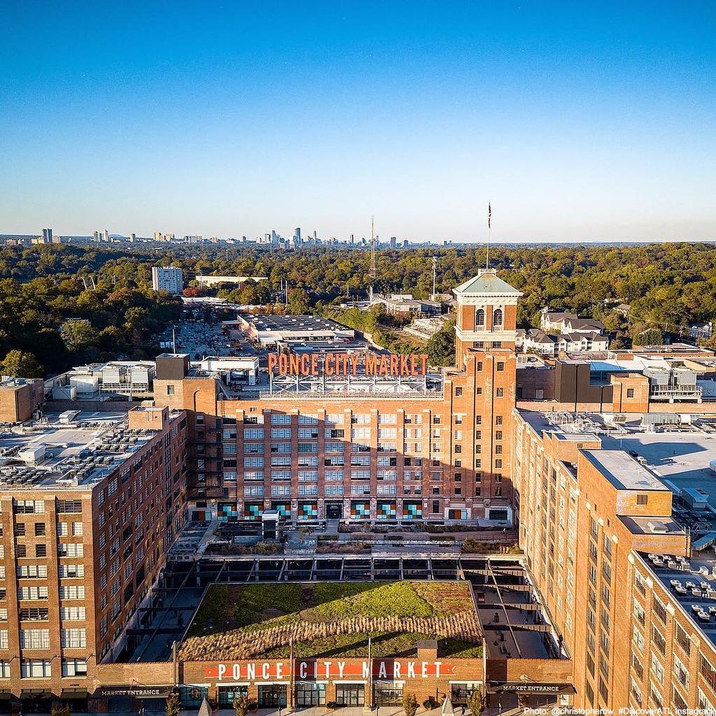 DiscoverAtlanta's tweet photo. .@PonceCityMarket one of our favorite places to shop/dine. It’s also home to “Skate the Sky” – the city’s first rooftop ice skating rink! ⛸ https://t.co/IyIsxyoSo7