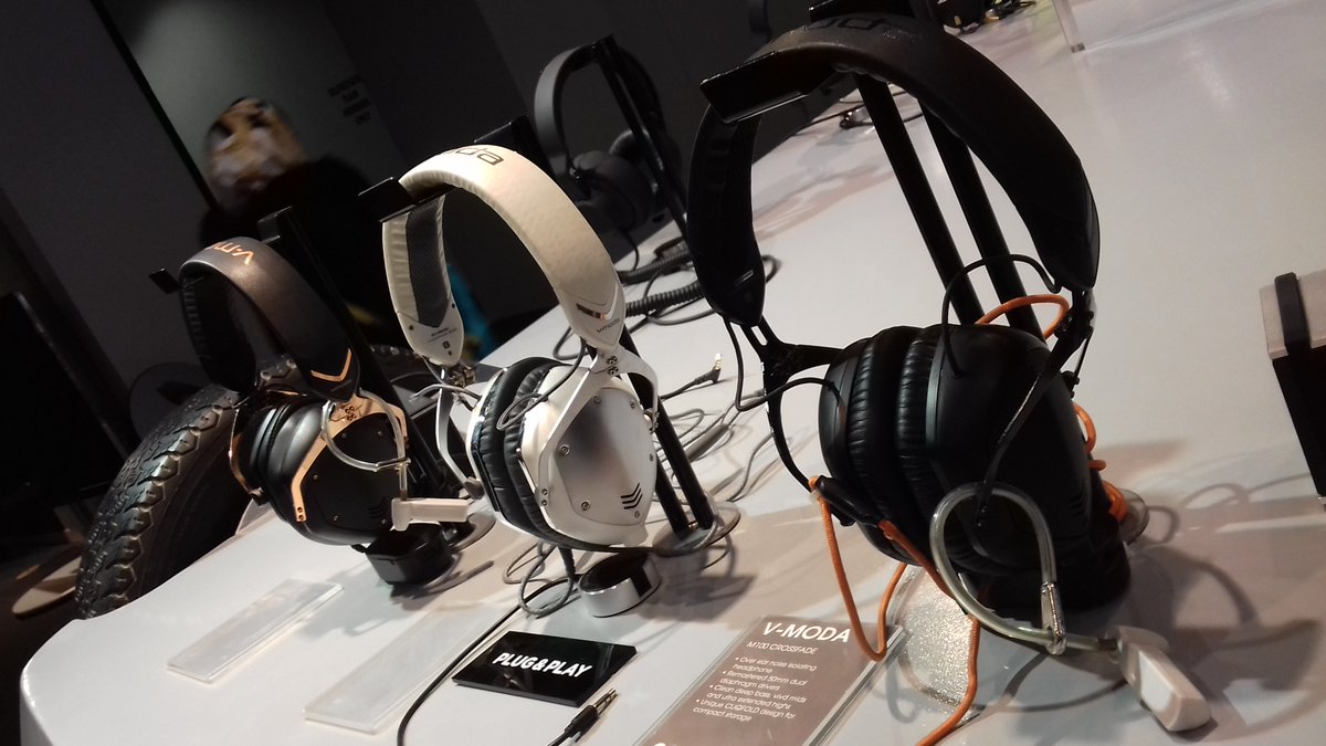 VMODA's tweet photo. V-MODA display on an upside down Mini in @Selfridges London! 🚗 🇬🇧 #VMODA #🎧 #VeniVidiVici #CROSSFADE2WIRELESS #headphones #Selfridges #UK https://t.co/dmDTKl0QwQ