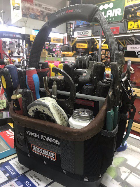 Dynamitetools's tweet photo. A valued customer stopped by in need of a tool bag. He took the Veto Tech OT-MC out to his truck. Minutes later, he came back with this. It was a perfect match; all his tools, nicely organized in one tool bag. #myveto #howdoyouveto #vetopropac Get Yours: https://t.co/oS5fcrxhkg https://t.co/AFXDRsgaRJ