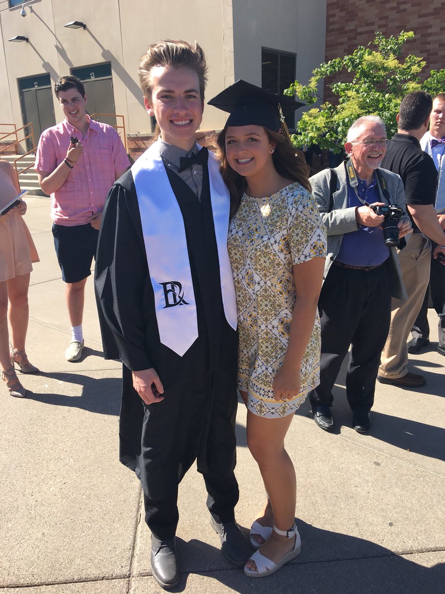 mariahfenwick24's tweet photo. happy bday matt☺️ here’s the pic you asked for but never sent😇 @SchwietzM https://t.co/clae4mUCb8