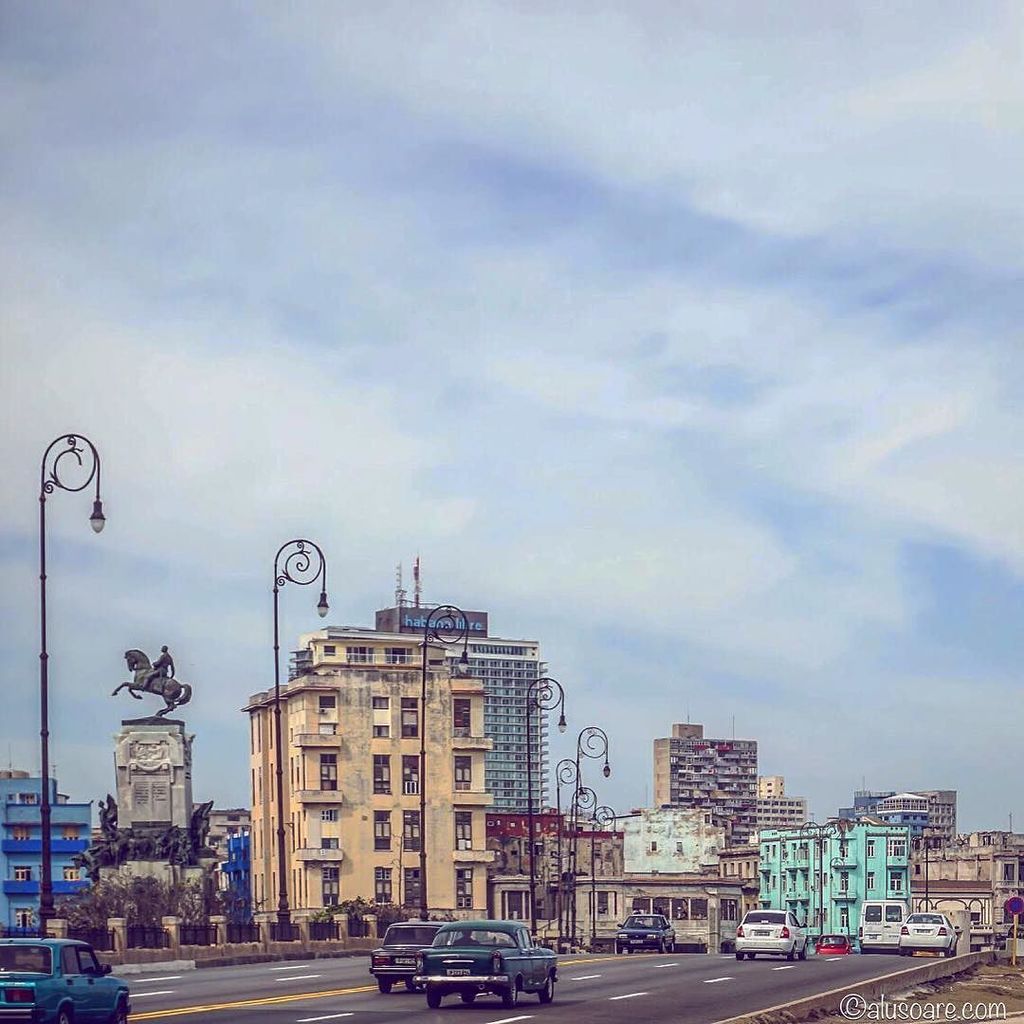 alusoare's tweet photo. There are a lot of amazing things to do and see in Havana. If there make sure you take a walk on the malecon, you have great views especially on sunset. #alusoare #havana #cuba #alusoareontheroad #malecon #oldtimers #views #travel #travelideas #travelins… https://t.co/fHRY22IIsm https://t.co/Re9Sd6XH8r
