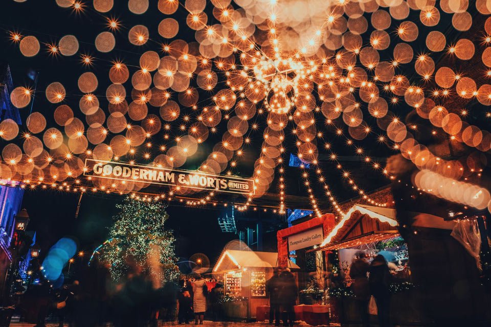 SeeTorontoNow's tweet photo. A round-up of everything worth experiencing in Toronto this holiday season, from nightlife to holiday shopping: https://t.co/P20kkwHOnf https://t.co/Z2tF45zdvU