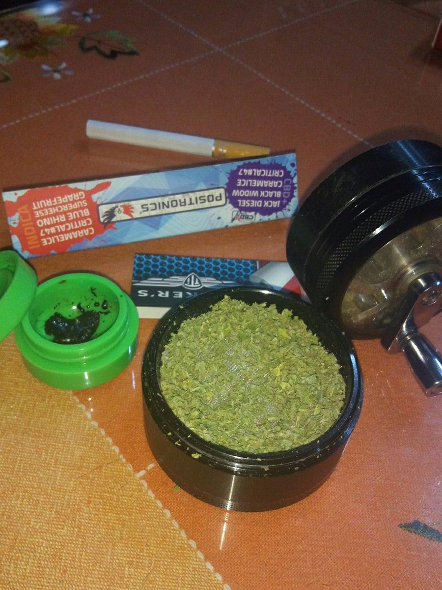 el_tirandela's tweet photo. ... A merendar.. !!
#weednastardes familia
#autocultivo
#RegulacionResponbsable https://t.co/S65QsSxgnY