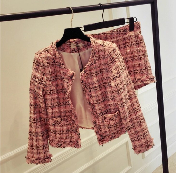 Beautboutique_x's tweet image. It’s definitely tweed season 🖤 shop this look online for pre order available in 3 colours ✨ •
•
•
#tweedshorts #tweedset #tweedstyle #tweedlove #newfashion #womenswear #fashionlife #fashioninspo #fashiondaily #ootd #ootdfashion #ootdinspo #followus #onlineclothingboutique